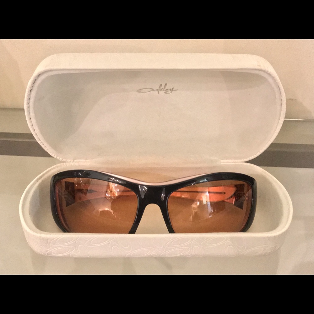 Oakley Sunglasses/Goggles